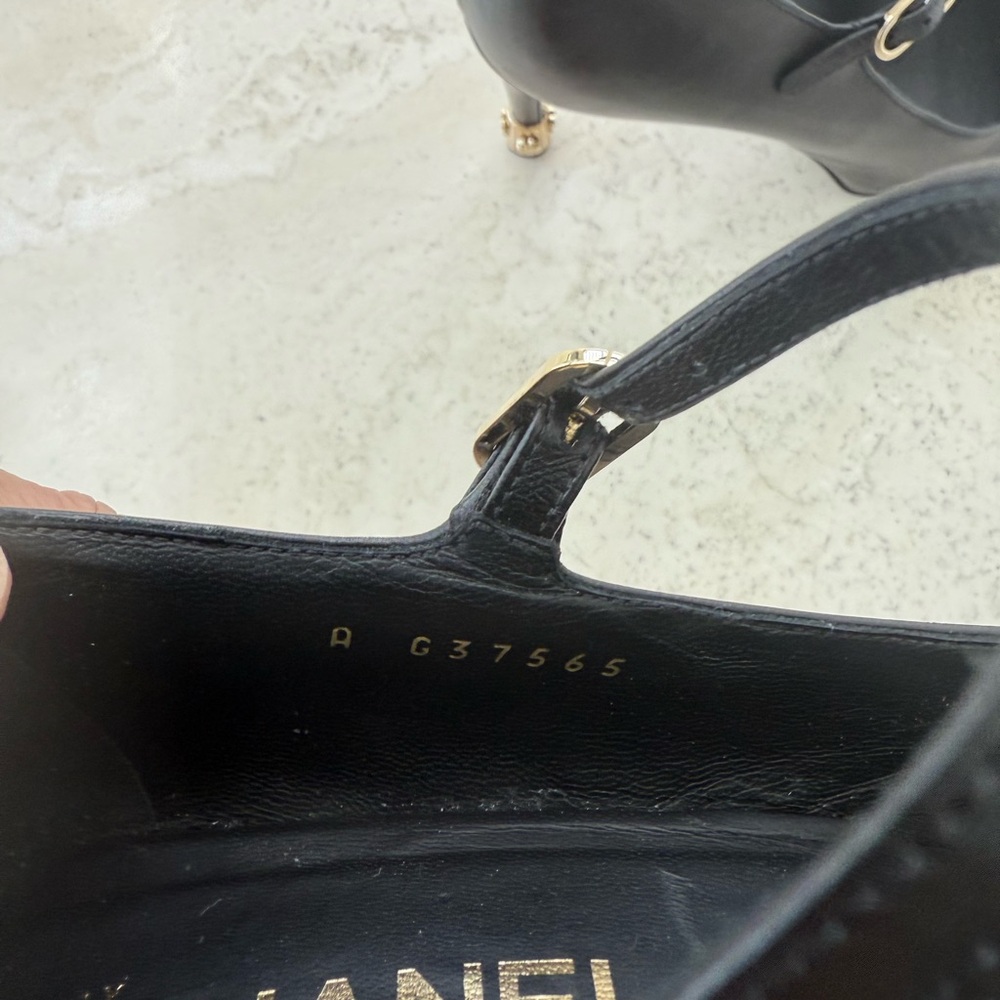 CHANEL Mary Jane Black Heels - Picture 5 of 8